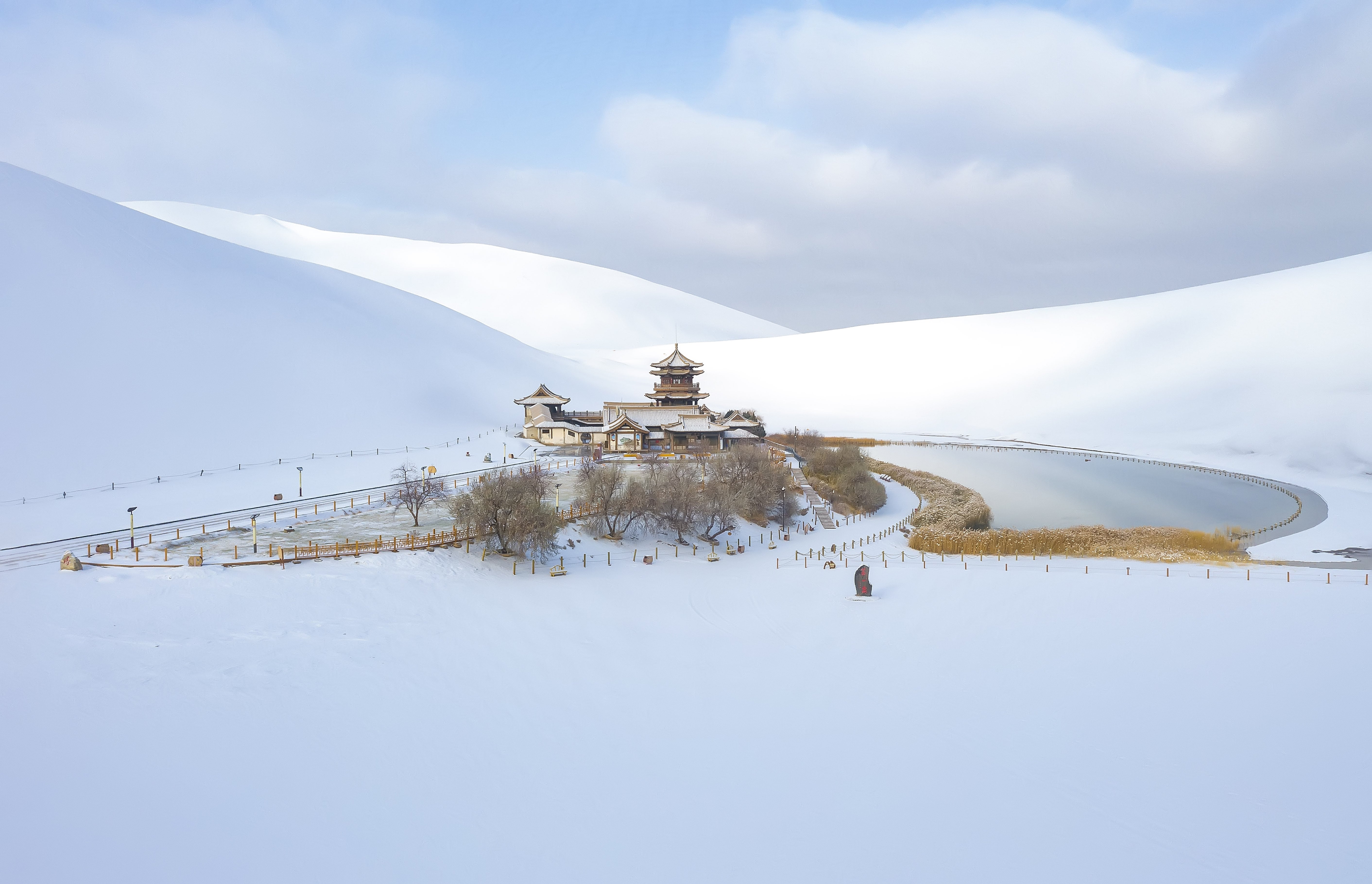 敦煌雪景-敦煌文旅提供-min.png